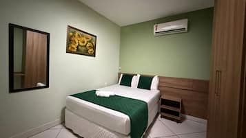 Skrivbord, gratis wi-fi och sÀngklÀder