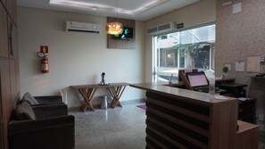 Reception - Domus Hotel Cidade Nobre – Ipatinga (Ipatinga)