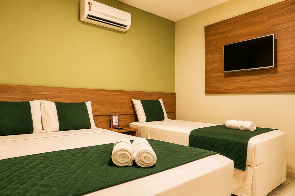 Standard Triple Room | Desk, WiFi (free), bed sheets