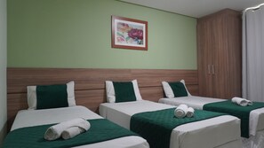 Economy Triple Room | Desk, WiFi (free), bed sheets - Domus Hotel Cidade Nobre – Ipatinga (Ipatinga)
