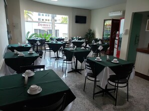 Tägliches inbegriffenes Frühstücksbuffet