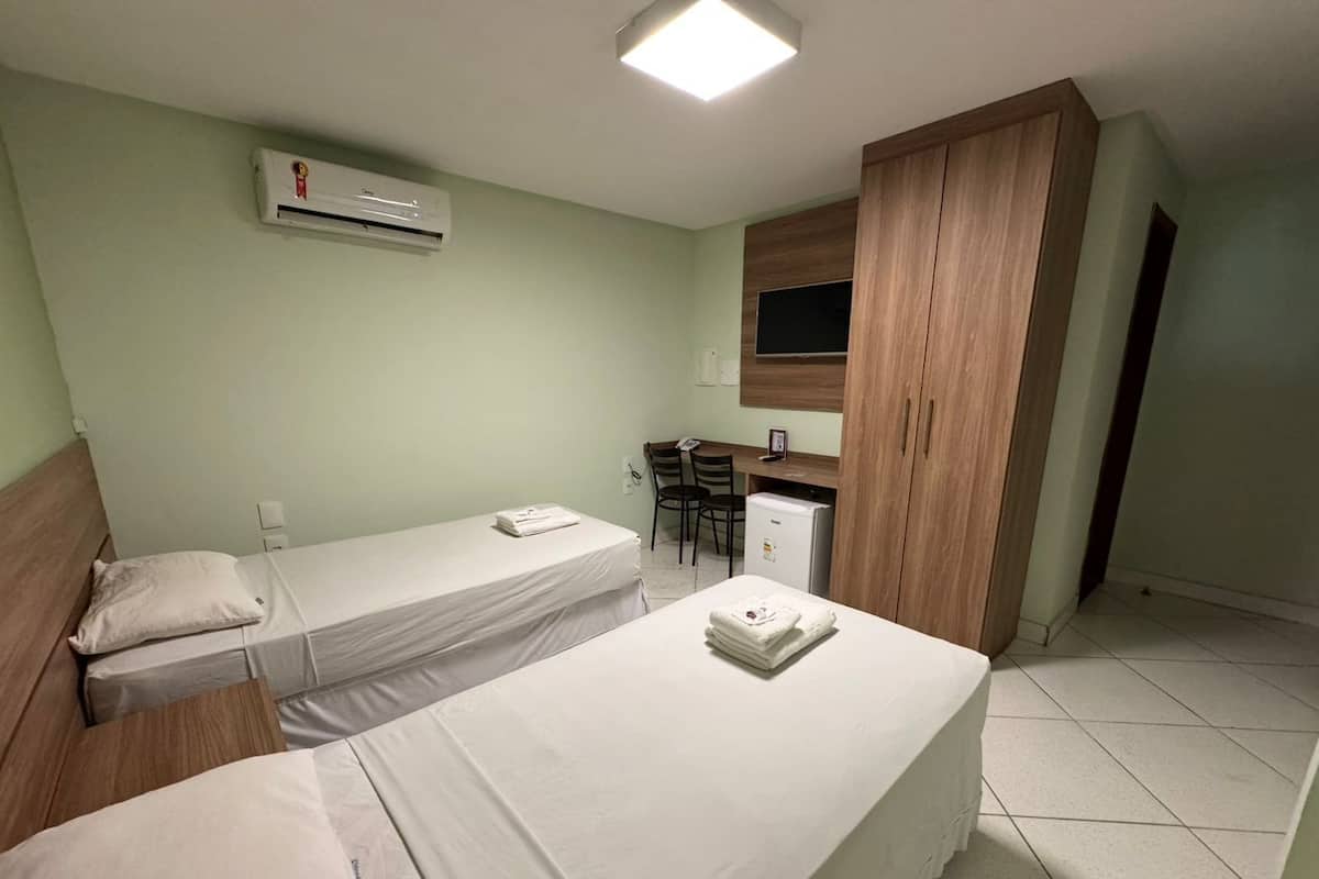 Standard Twin Room | Desk, free WiFi, bed sheets