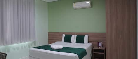 Habitación estándar doble | Escritorio, wifi gratis, ropa de cama