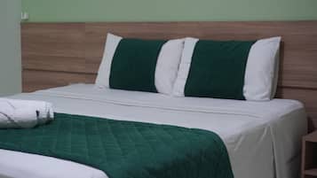 Habitación estándar doble | Escritorio, wifi gratis, ropa de cama