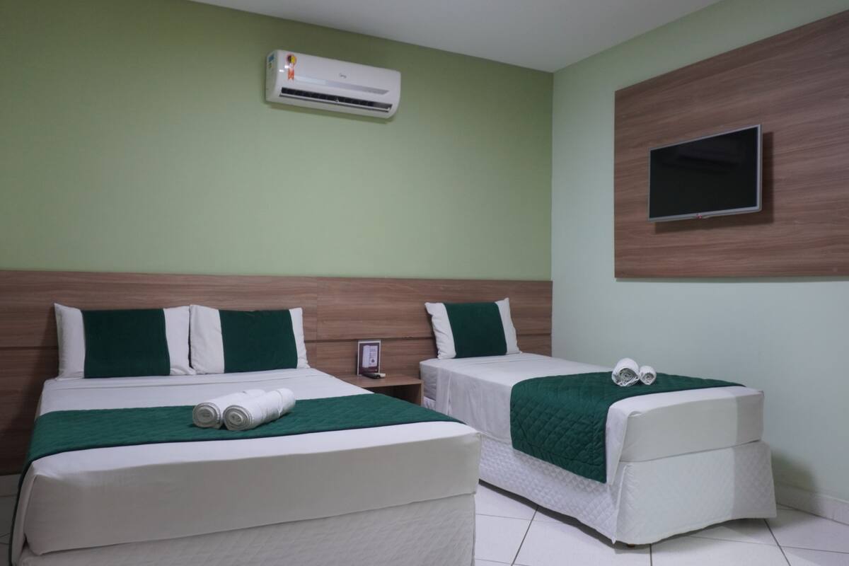 Standard Triple Room | Desk, WiFi (free), bed sheets