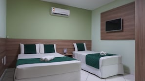Habitación triple estándar | Escritorio, wifi gratis, ropa de cama