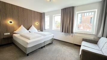 Triple Room | Minibar, in-room safe, desk, blackout drapes