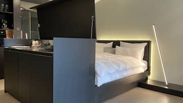 Grand réfrigérateur, micro-ondes, four, plaque de cuisson