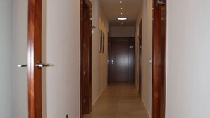 A corridor with wooden doors and tiled flooring. - Rural house viaverde del Tajuña (Perales de Tajuña)