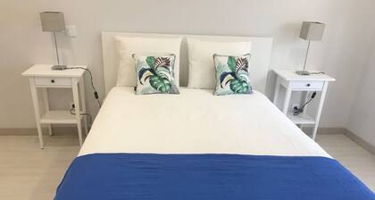 Chambre dans une maison neuve dans la zone centrale du village