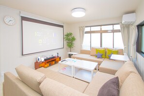 ファミリータイプ | リビング エリア | 薄型テレビ