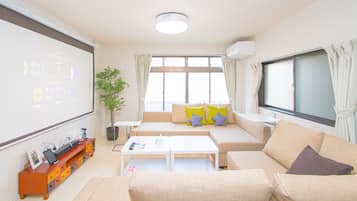 Family Type | Living area | Flat-screen TV