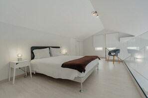 5 bedrooms, WiFi, bed sheets - House in the old part of the village with large terrace with panoramic views (São Bartolomeu de Messines)