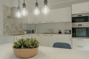 Fridge, microwave, oven, stovetop - House in the old part of the village with large terrace with panoramic views (São Bartolomeu de Messines)