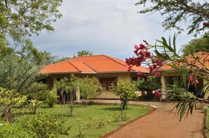 Property entrance - Lake View Bungalow Yala (Thissamaharama)