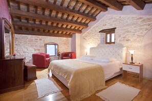 5 dormitorios, caja fuerte, tabla de planchar con plancha