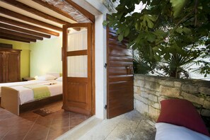 5 Schlafzimmer, Zimmersafe, Bügeleisen/Bügelbrett, Reisekinderbett