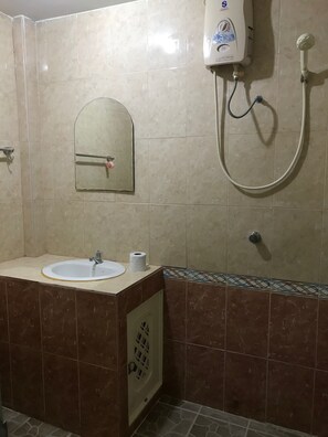 Standard Room | Bathroom