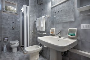 Douche, bidet