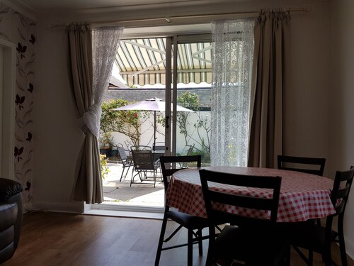 Spacious 2 bed bungalow. Lovely Vacation Home in a quieter area of Blackpool .