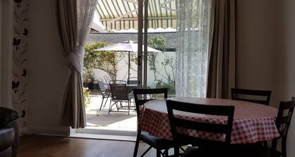 Spacious 2 bed bungalow. Lovely Vacation Home in a quieter area of Blackpool .