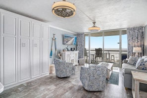 Condo, 1 Bedroom | Living area