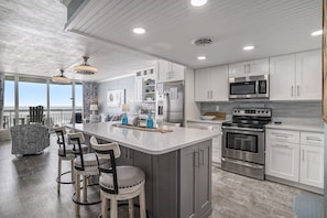 Condo, 1 Bedroom | Private kitchen