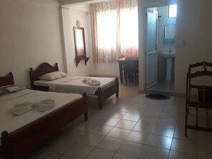 Family Triple Room - Oasis Inn (Negombo)