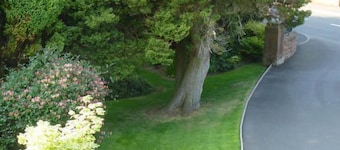 Somerton House Hotel