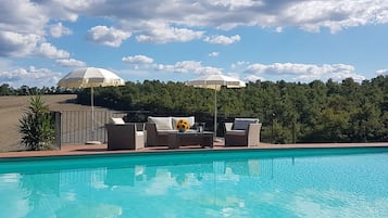 Piscina a l'aire lliure de temporada