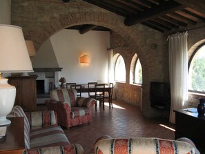 Appartement, 3 chambres, vue colline | Salle de séjour