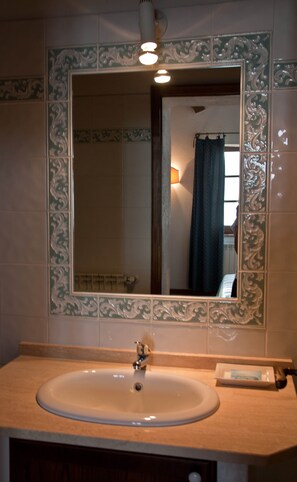 Bidet, towels - Agriturismo Chieteno (Cetona)