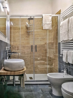 Chambre Double ou avec lits jumeaux, salle de bains attenante | Salle de bain