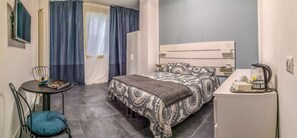 Double or Twin Room, Ensuite | Blackout drapes, iron/ironing board, free WiFi, bed sheets - VediNapoli (Naples)
