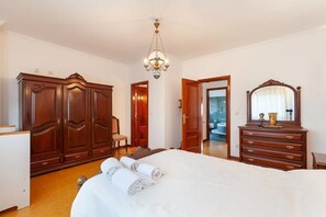 4 bedrooms, iron/ironing board, WiFi, bed sheets - Casa de Laguelas - Eco Tourism (Correlhã)