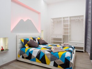 2 bedrooms, iron/ironing board, travel cot, free WiFi