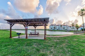 Outdoor dining - Top-Floor Condo with Stunning Beach & Gulf Views (Corpus Christi)