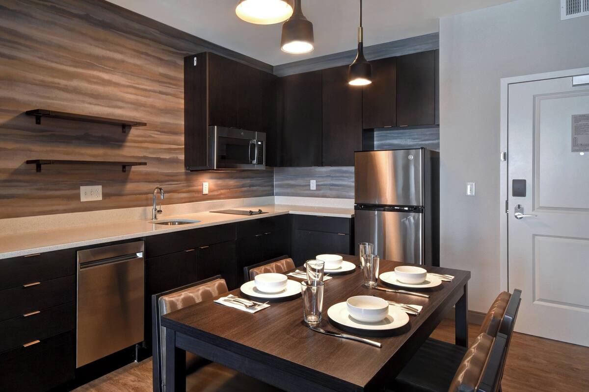 suite, 1 bedroom | premium bedding, desk, blackout curtains, iron/ironing board