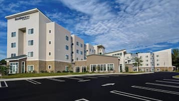 Hotel features a flat roof and a mix of exterior walls, with a prominent entrance and parking lot.