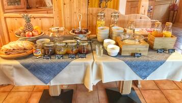 Bao gồm bữa sáng buffet hàng ngày