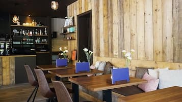 Free daily cooked-to-order breakfast