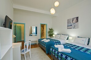 Deluxe Quadruple Room  with private toilet | Individually decorated, individually furnished, desk, laptop workspace - C&O Guest House Alcântara-Lisbon (Lisbon)