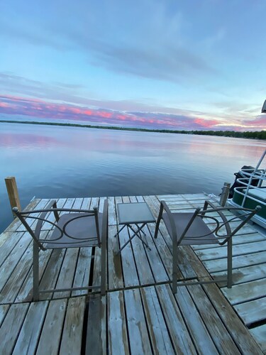 Quaint Cottage with a Private Dock on Paradise Lake