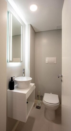 Deluxe Apartment | Bathroom | Combined shower/bathtub, free toiletries, hair dryer, bidet - Baires Homes Belgrano II (Buenos Aires)