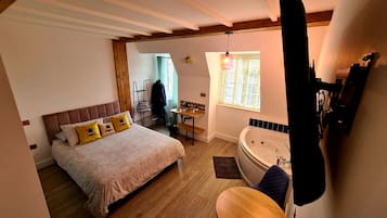 Premium Suite, Hot Tub, City View (2nd Floor )