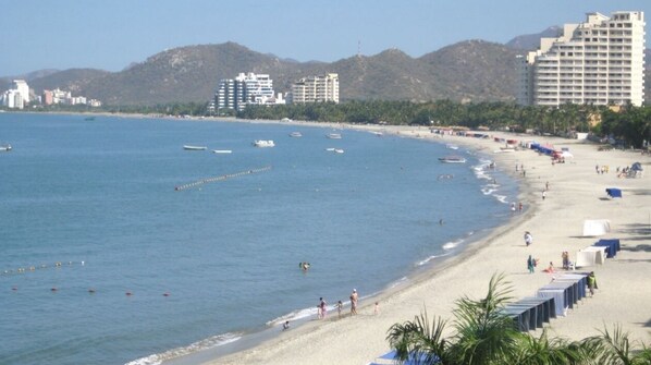 Beach nearby, sun loungers, beach towels - nice apt. near to beach and Zazue mall. Latana (Santa Marta)