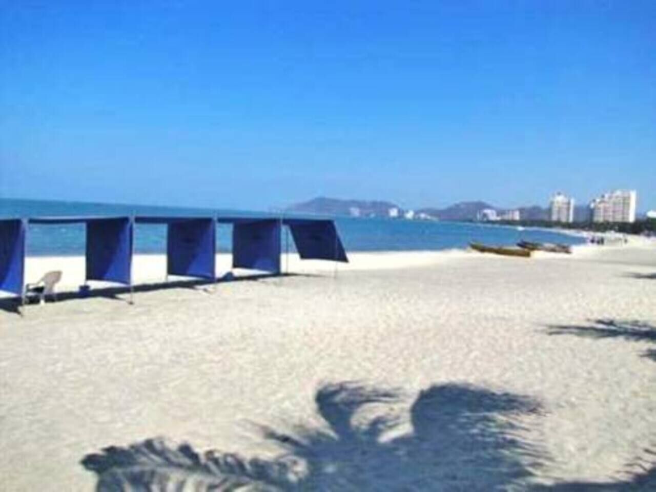 In Strandnähe, Liegestühle, Strandtücher