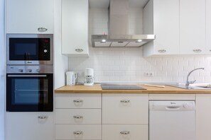 Frigorifero, microonde, forno, lavastoviglie