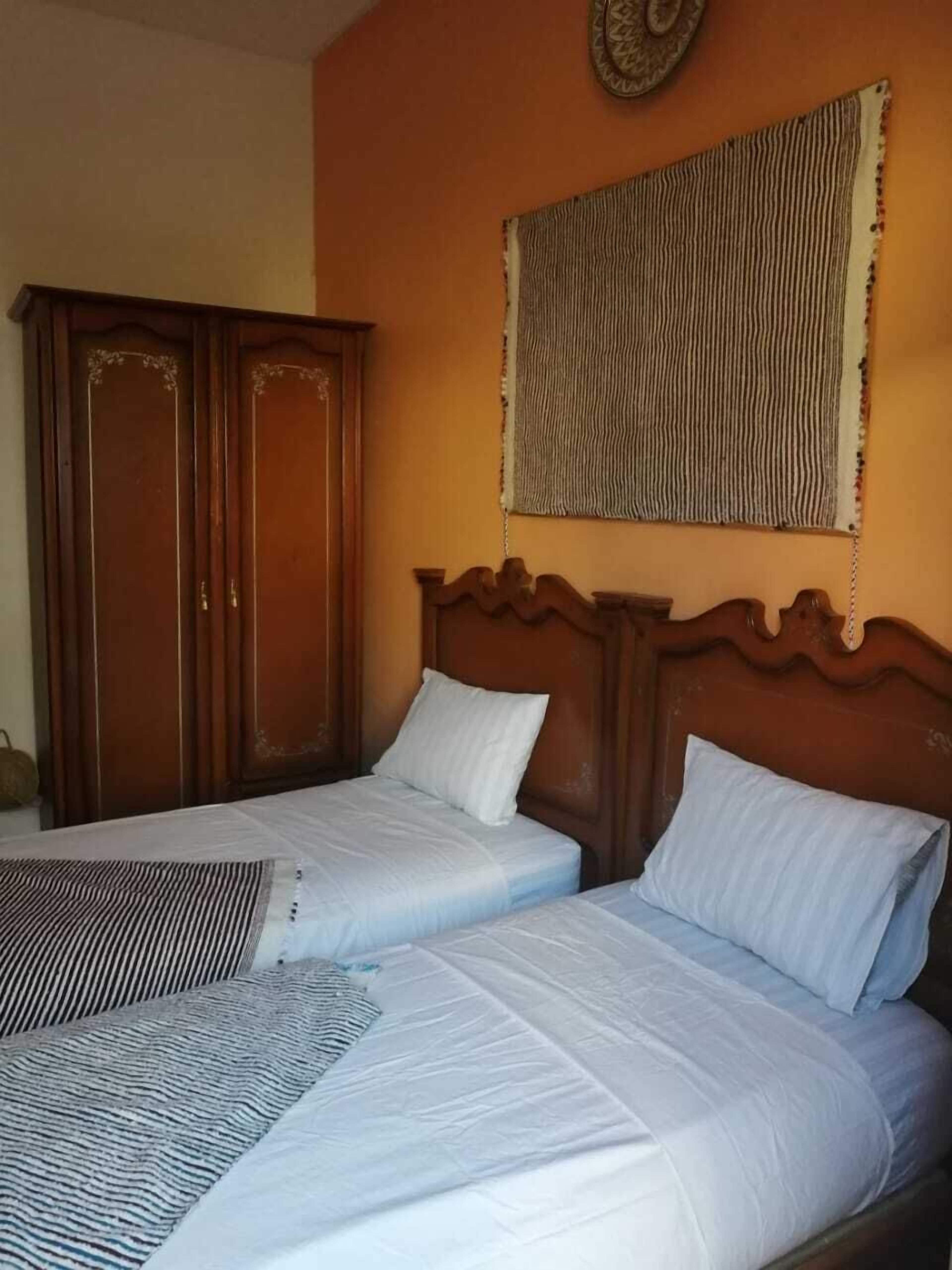 Triple Room | Free WiFi, bed sheets