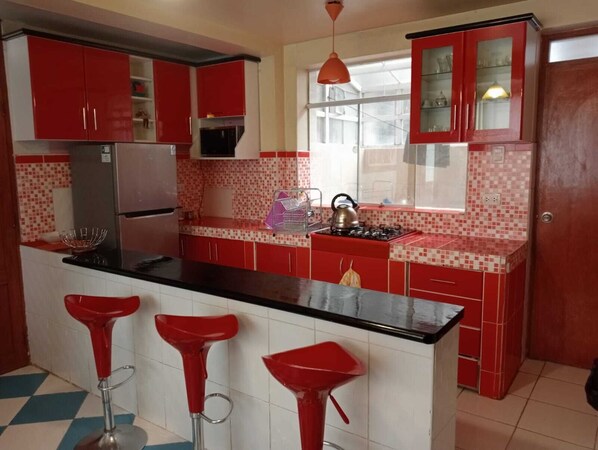 Fridge, microwave, stovetop, dishwasher